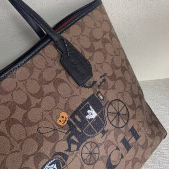 Coach Halloween tote and pumpkin driver coach wagon new - Picture 6 of 7